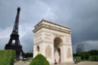 9 replica's van de Eiffeltoren
