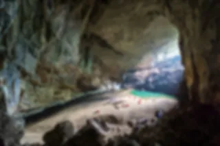 VIDEO: Luchtbeelden van 's werelds grootste grot