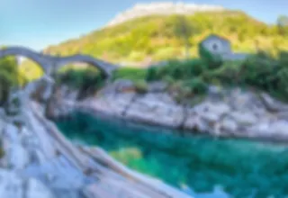 Magisch: de kristal heldere Verzasca rivier in Zwitserland