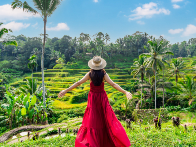 Discover Bali: temple tales & beach bliss!