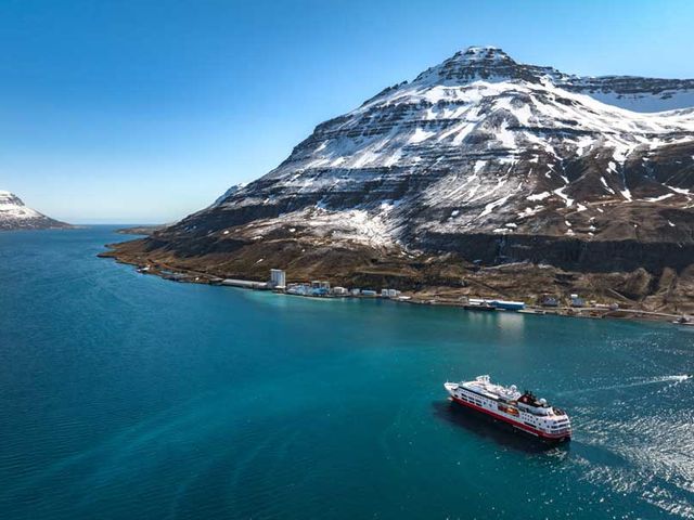 Hurtigruten Expeditie IJsland | Van Hamburg naar IJsland via de Noordelijke Eilanden