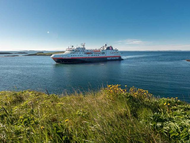 Hurtigruten Expeditie IJsland | Van Hamburg naar IJsland via de Noord-Atlantische Eilanden