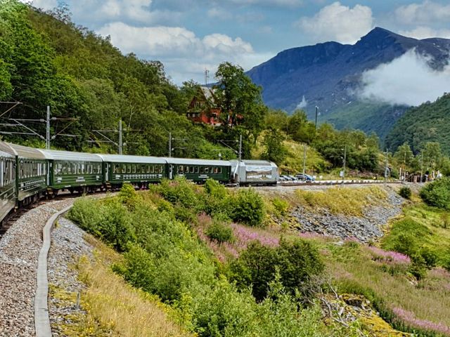 Met de boot, bus en trein door Noorwegen