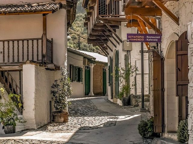 Fly-drive Cyprus: het eiland rond van bergen tot strand