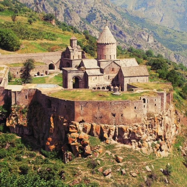Rondreis ARMENIË - 14 dagen; Khatchkars, kloosters en sneeuwtoppen