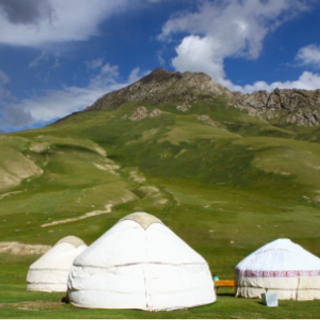 Groepsreis Kirgizië; Bergmeren, adelaars en nomaden